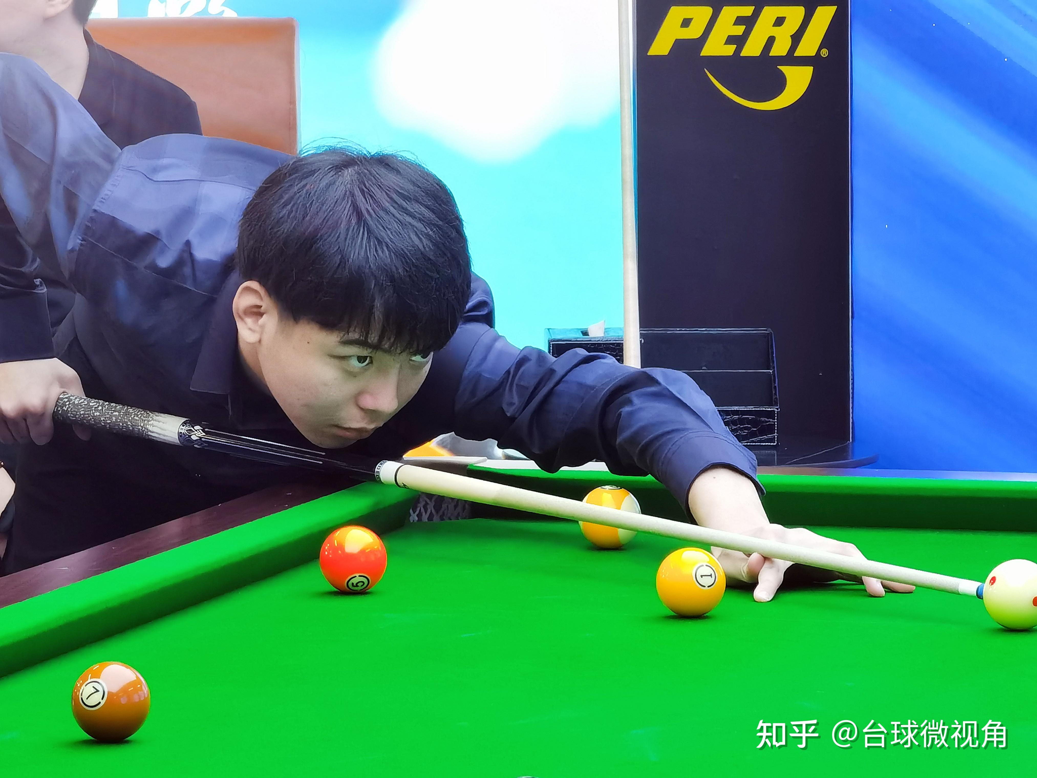 高领奖台的 高领奖台的