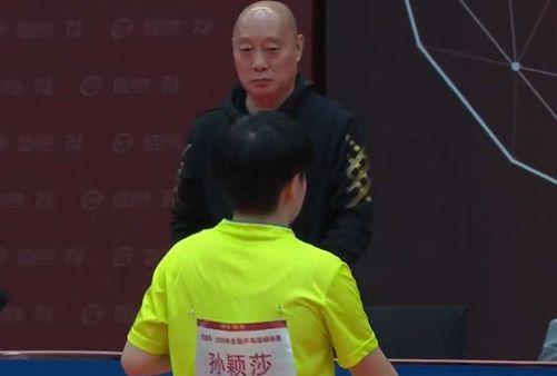 他出现在前 他出现在前